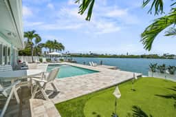 NEW! Waterfront, Pool, Kayaks, Walk to beach